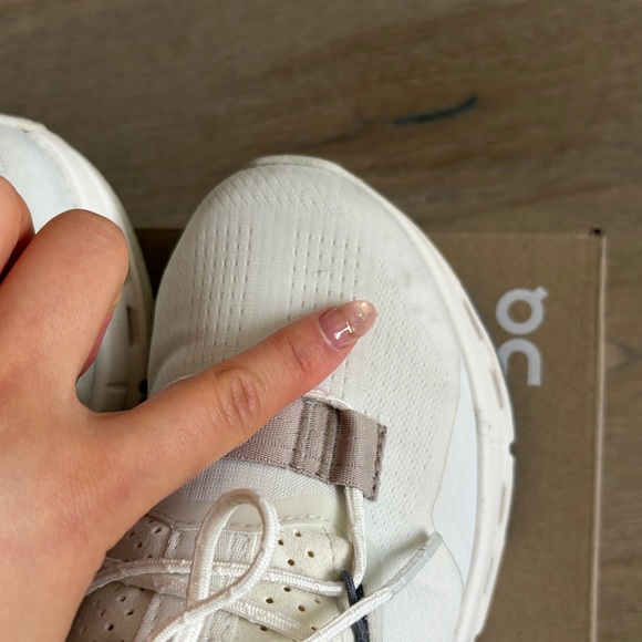 GUC on running cloudnova 2 ice/sand size 5.5 with original shoe box - Picture 9 of 16